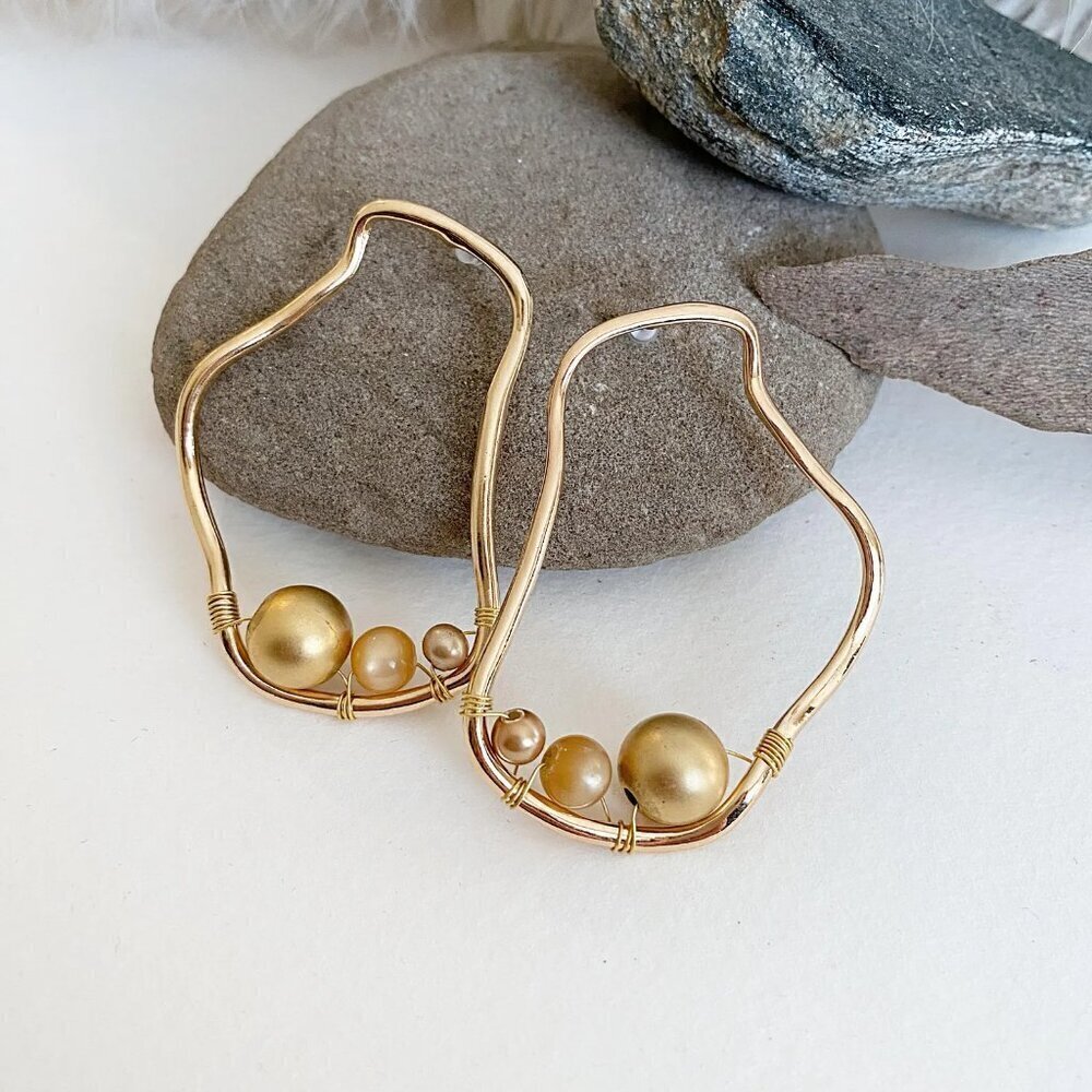 Faux Pearl wrapped Goldtone Stud Earrings, Wire Wrapped, Boho Bohemian Earring - Picture 7 of 9